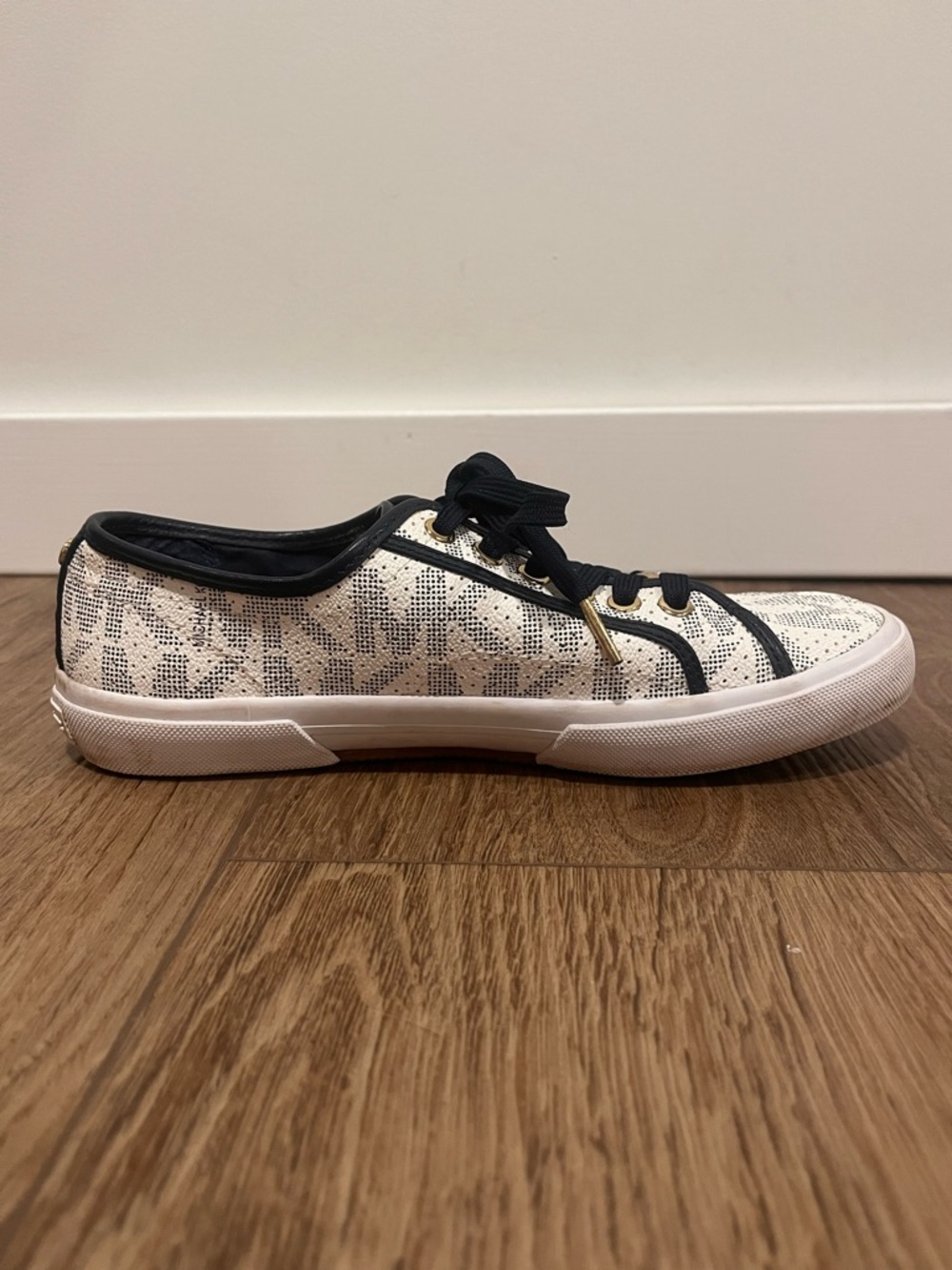 Michael Kors Boerum Sneaker in White/Navy - Picture 9 of 12